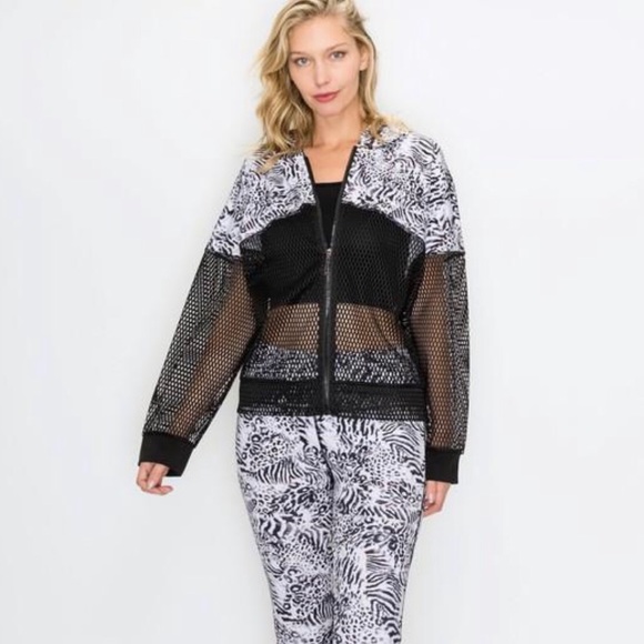 White Leopard Print Athletic Set - Picture 1 of 2